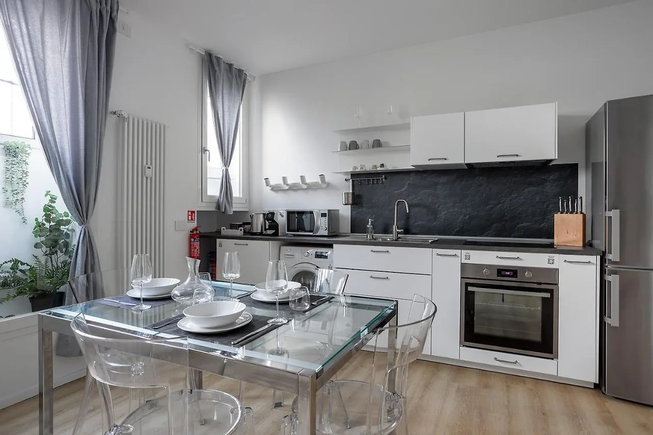 Fiera Milano-City Life ☆☆☆☆☆ Tre Torri House 0*, Milan